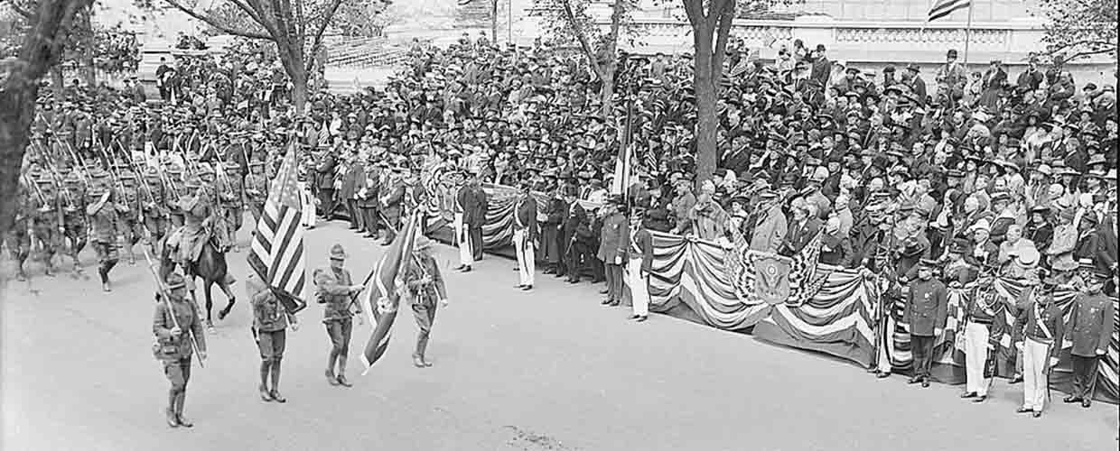 People gather for a Memorial Day commemoration in Riverside Park, New York City on May 30, 1917. Image from the Library of Congress. People gather for a Memorial Day commemoration in Riverside Park, New York City on May 30, 1917. Image from the Library of Congress.